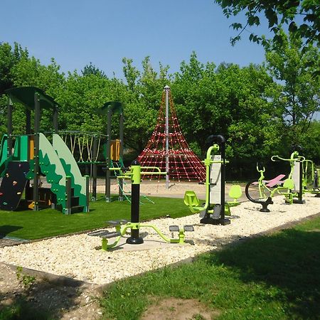 Camping Paradis Le Rocher De La Granelle Le Bugue Exterior photo