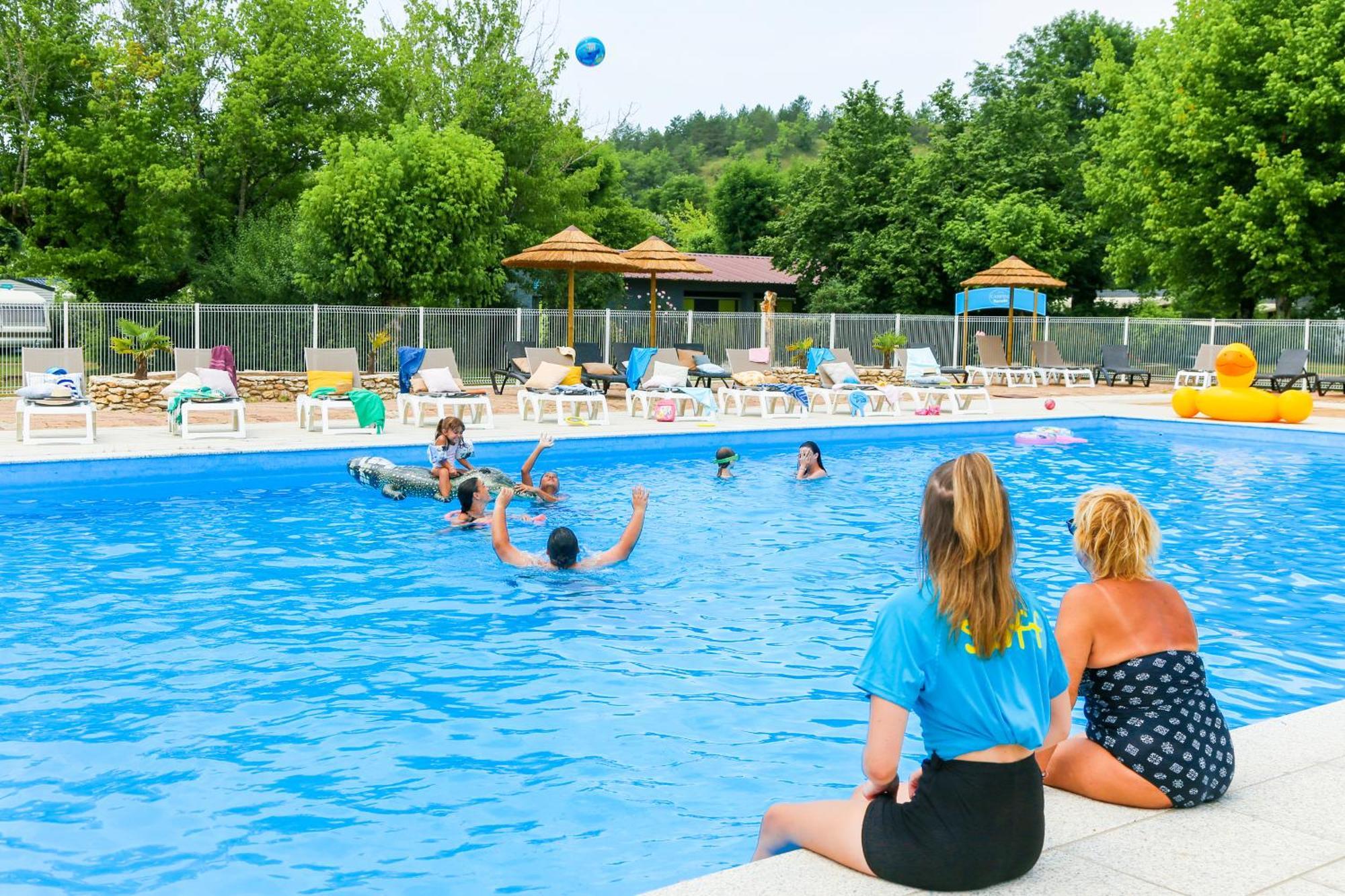 Camping Paradis Le Rocher De La Granelle Le Bugue Exterior photo